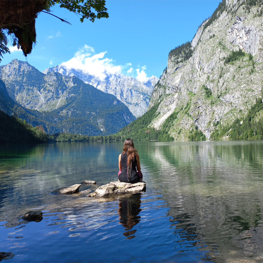 Frau am See