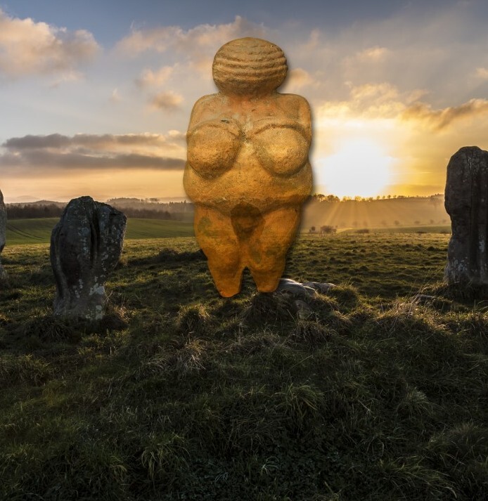 Venus von Willendorf im Steinkreis