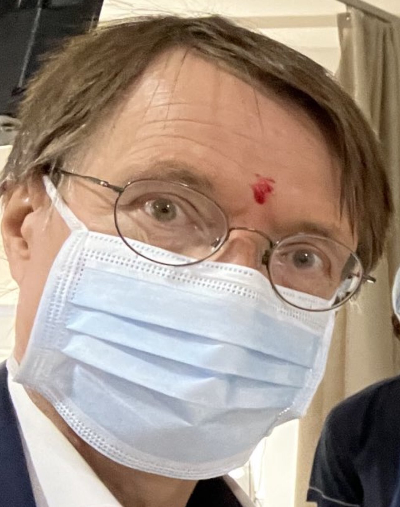 Karl Lauterbach mit Bindi