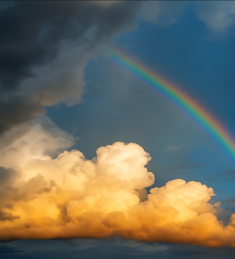 Wolken und Regenbogen
