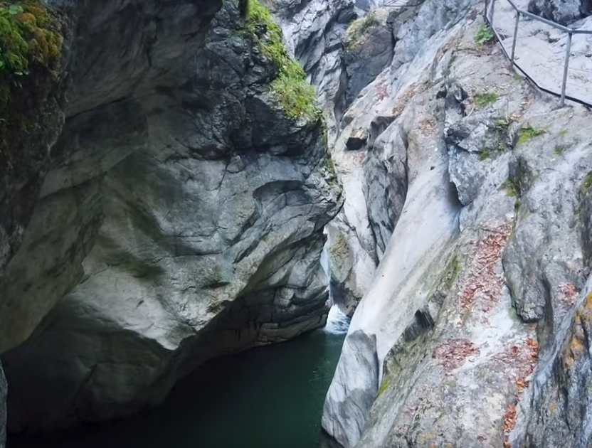 Steingesicht im Profil - Starzlachklamm