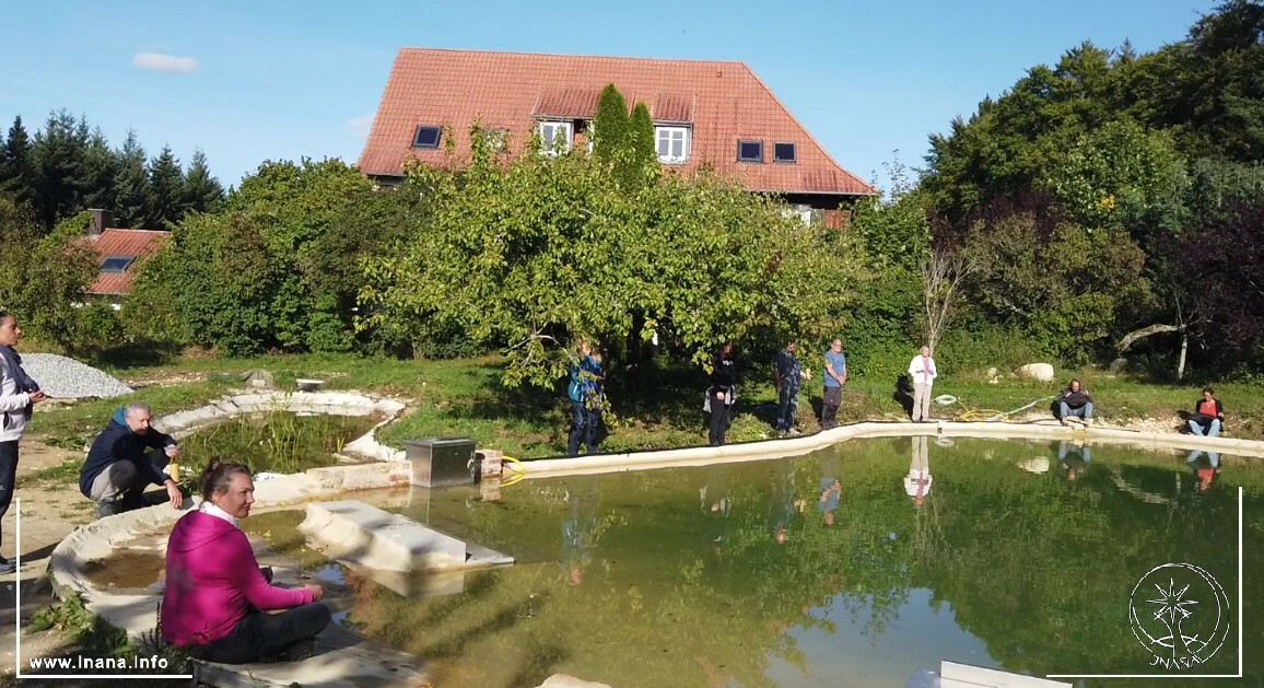Seminarhaus Loindenhof. Ritual am Teich