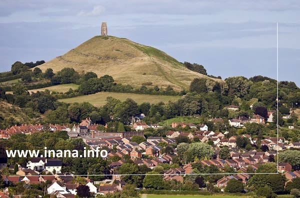 Glastonbury Tor: Drachenrücken mit Turm einer Michaelskirche