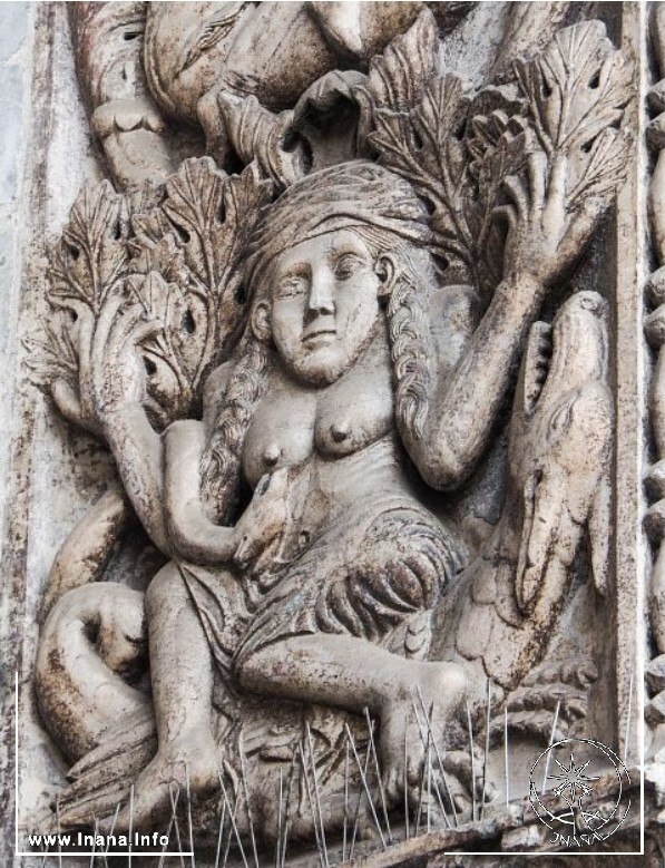 Relief von Gaia und dem Drachen