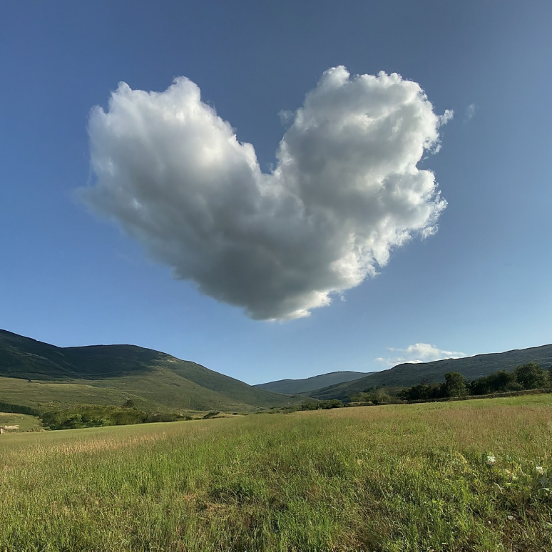 Herzförmige Wolke