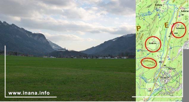 Links Hügel mit Schlossanlage/Aschau, rechts:Topografische Karte Priental