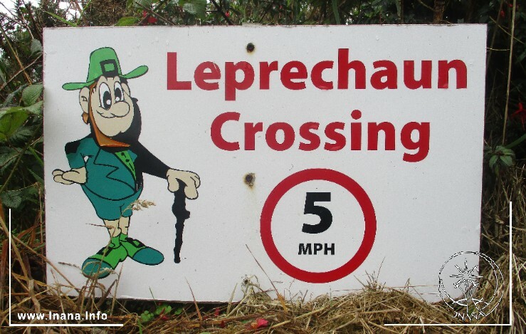 Schild "Leprechauns crossing - 5mph"