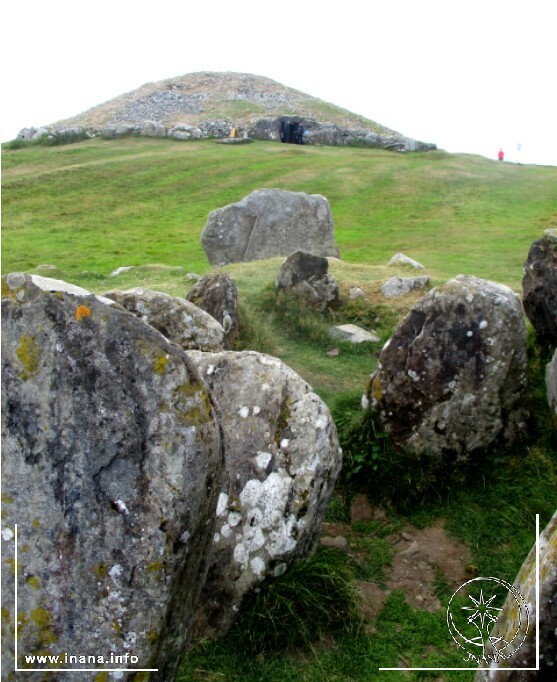 Megalithen und Steinhügel