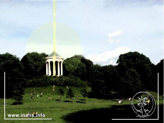 Monopteros im Englischen Garten München. Energiesäule