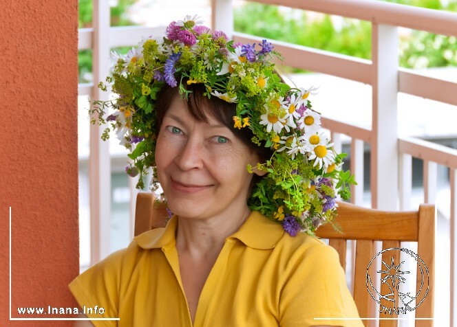 Frau mit Plütenkranz