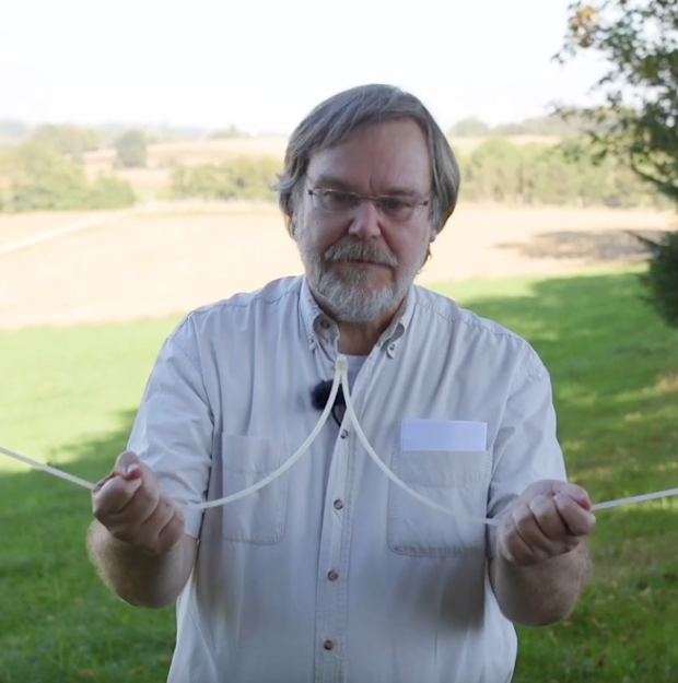 Stefan Brönnle mit Wünschelrute