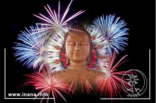 Buddha vor Feuerwerk