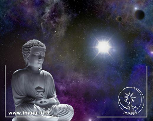 Buddhafigur vor Sternen und Sonne
