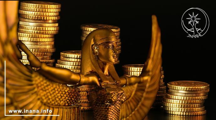 Isis vor Geldmünzen