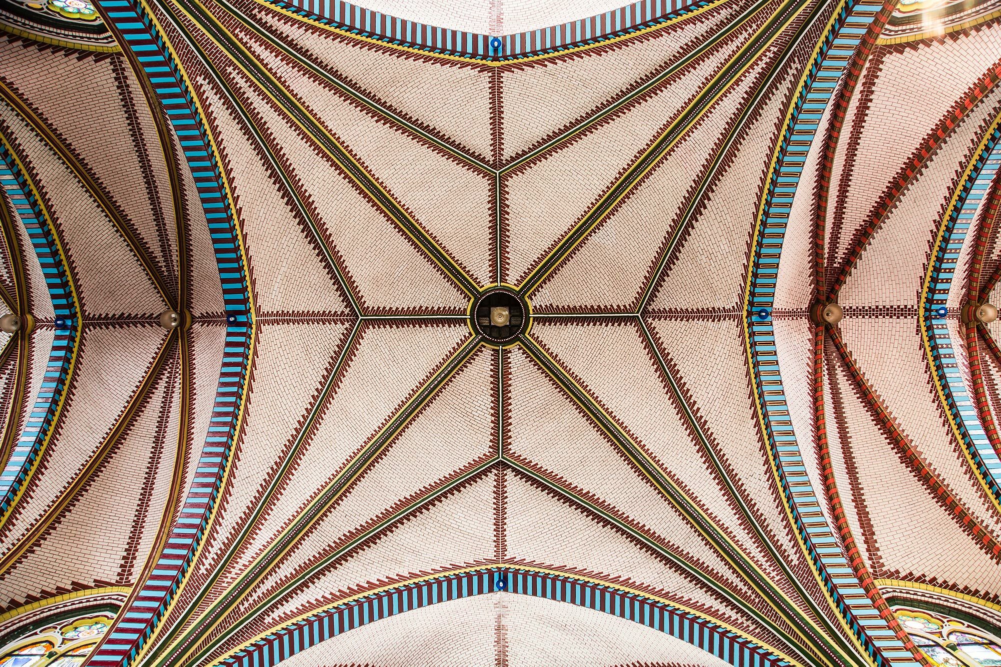 Schöne Decke der St. Mary's Cathedral in Yangon, Myanmar