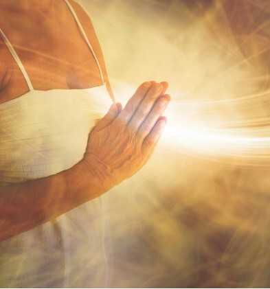 Energiefeld an einer Hand